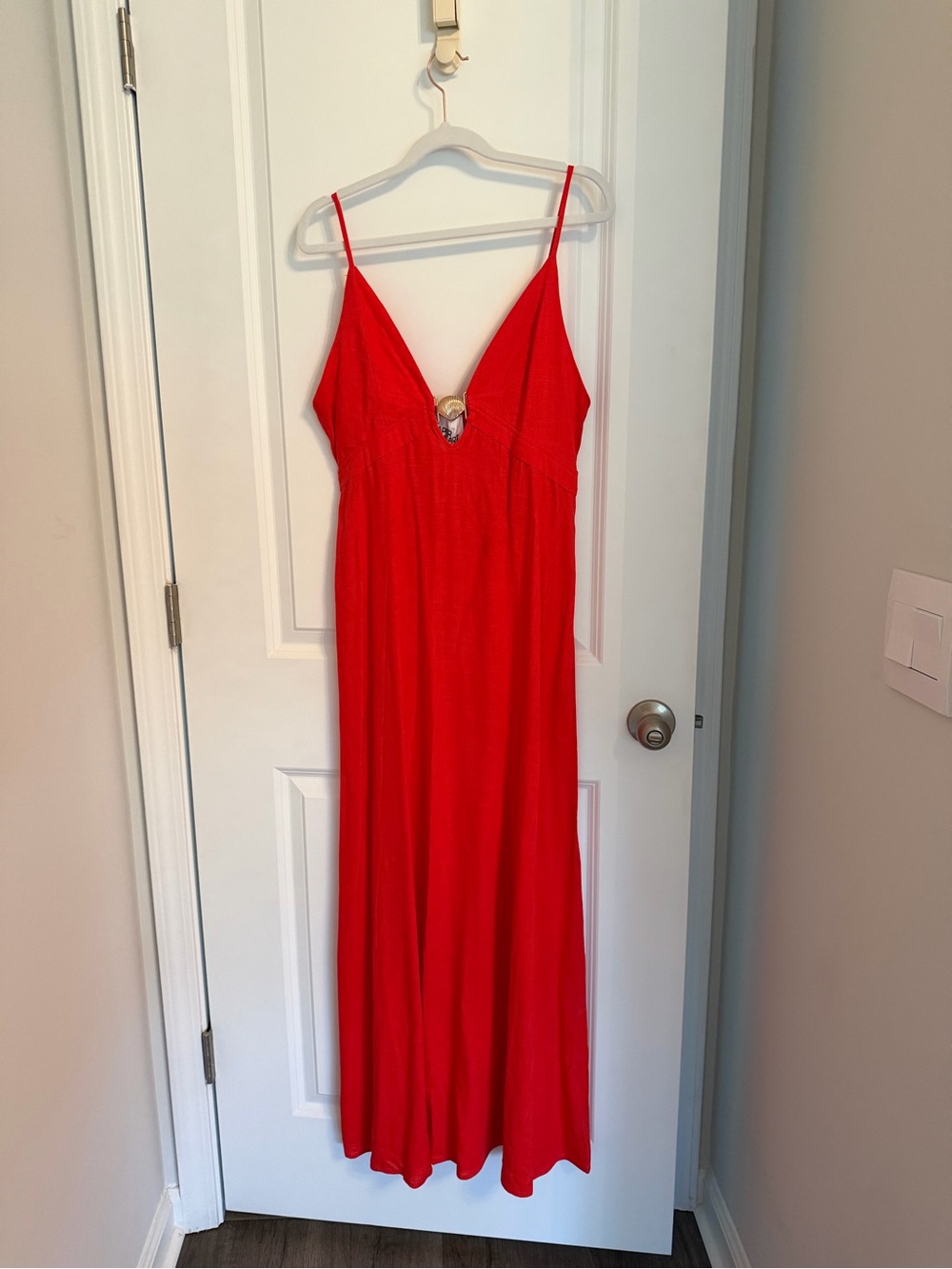 She’ll detail, Red Spaghetti Strap Maxi Dress with V-Neck